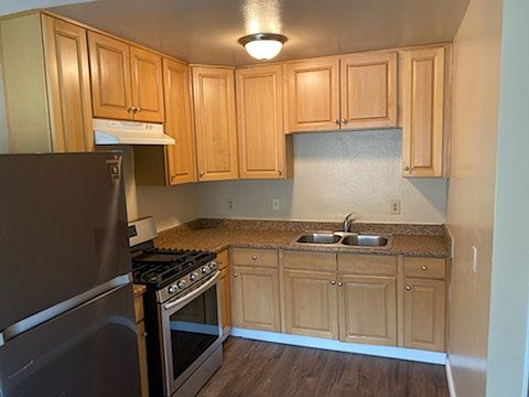Updated Kitchen w/ New Stainless Steel Appliances