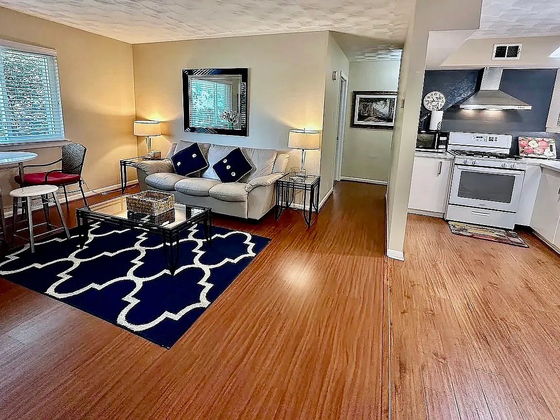 1 bed, 850 sqft, $1,700 — Photo 2