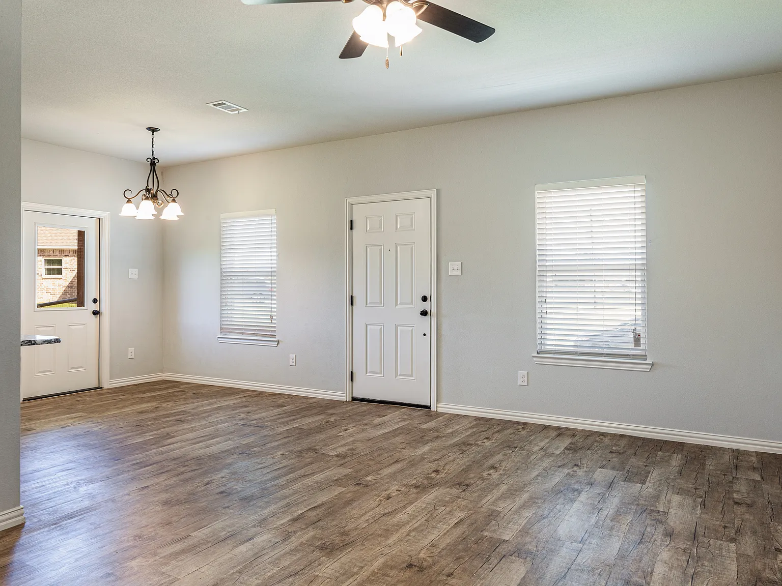 3 bed, 1348 sqft, $1,800 — Photo 4
