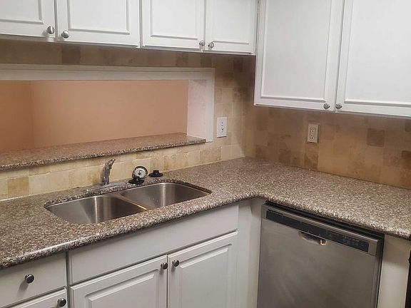 3rd image of 2910 Throckmorton St APT 108