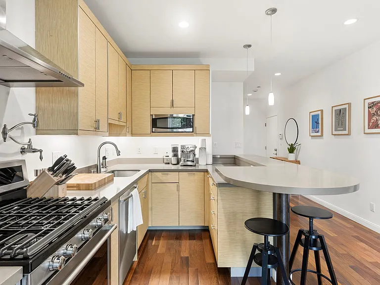 576 Shotwell St #1 — Photo 5
