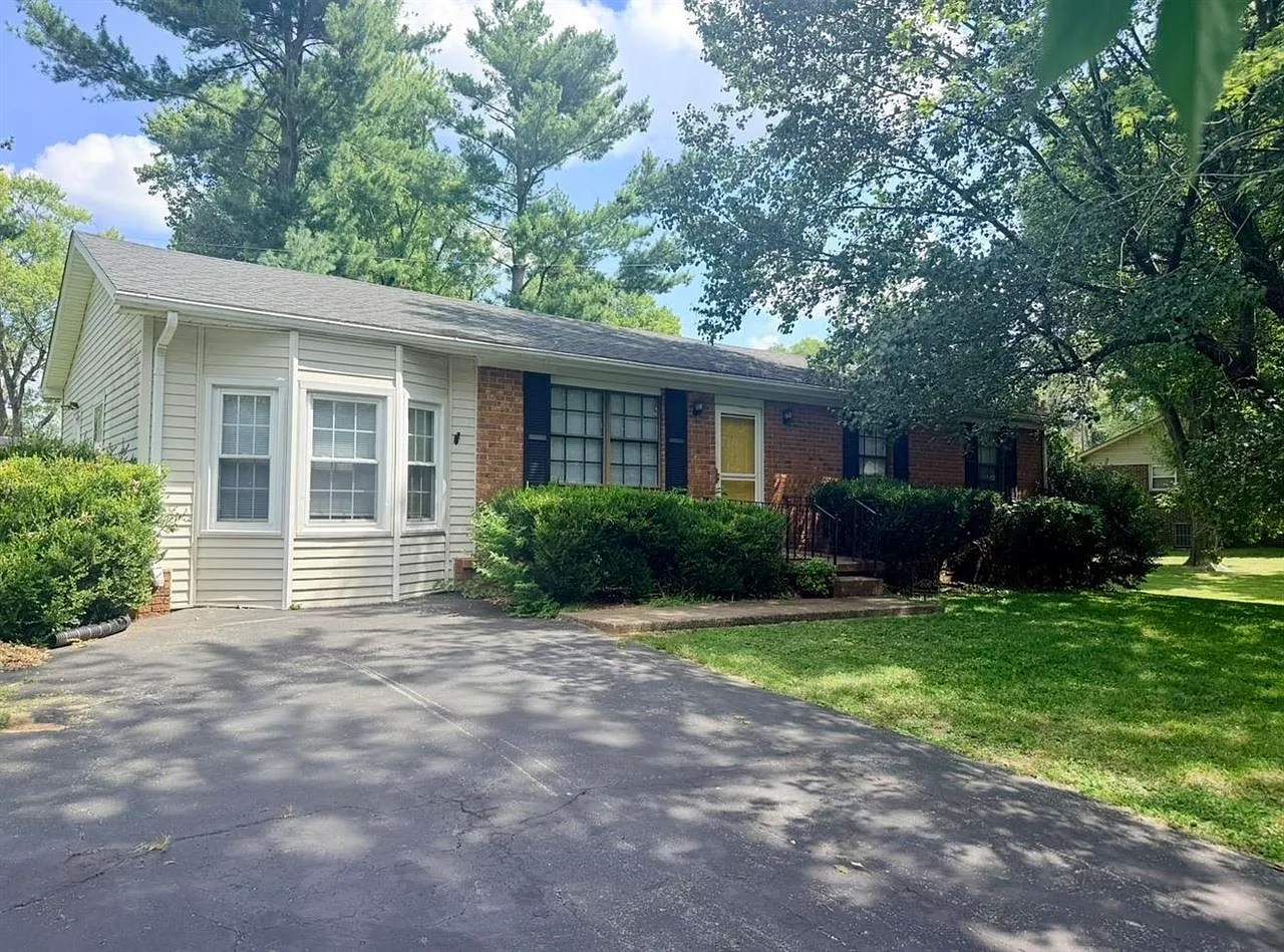 3 bed, 1284 sqft, $1,550 — Photo 1