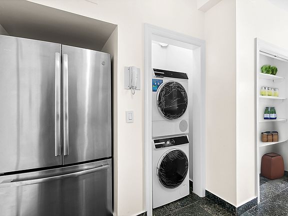 3rd image of 210 E 68th St APT 12A