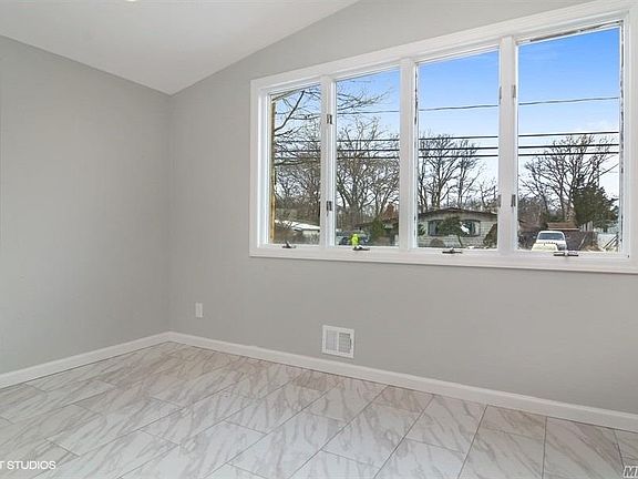 5th image of 217 Maplecrest Dr