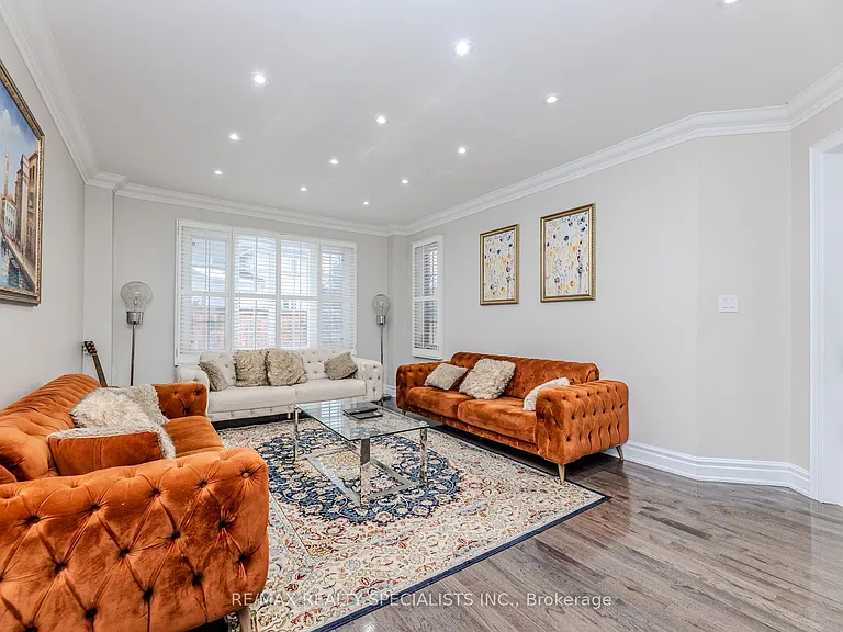 121 Boxwood Cres — Photo 17