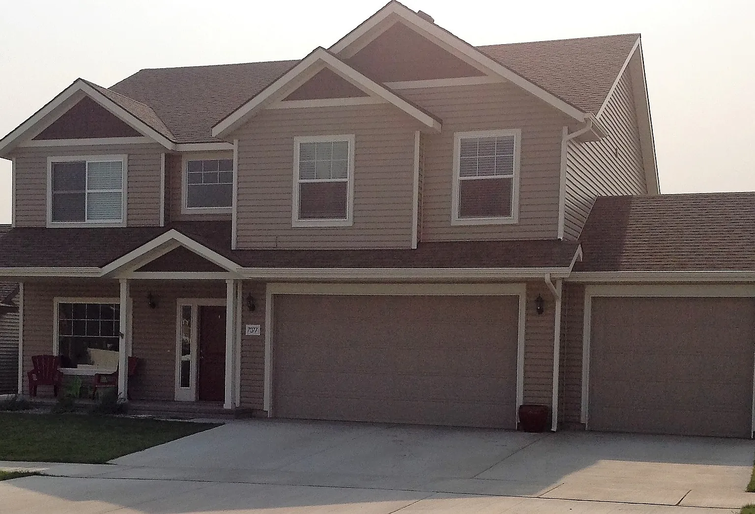 4 bed, 2.5 bath, 2800 sqft, $3,000 — Photo 1