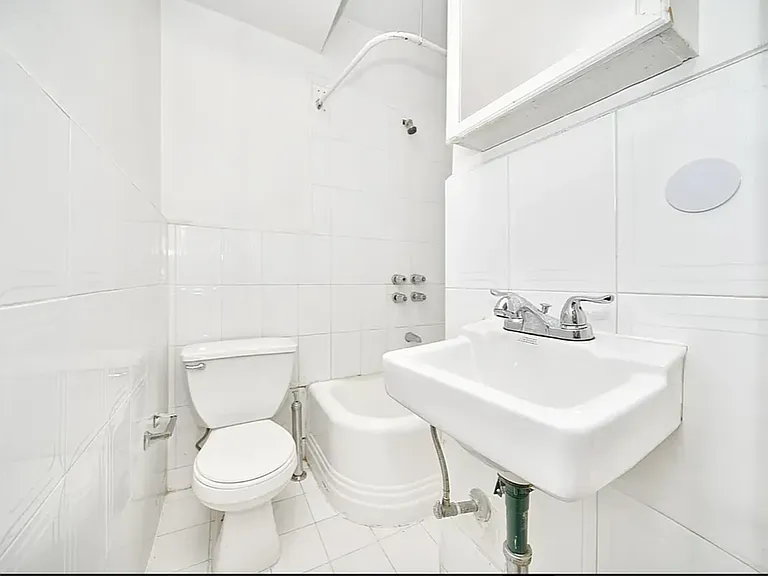 223 E 58th St #3B — Photo 7