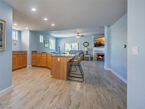 5th image of 475 SE 35th St Unit F29