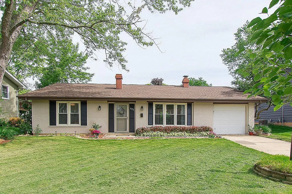 1372 W Oakmont Rd photo 1
