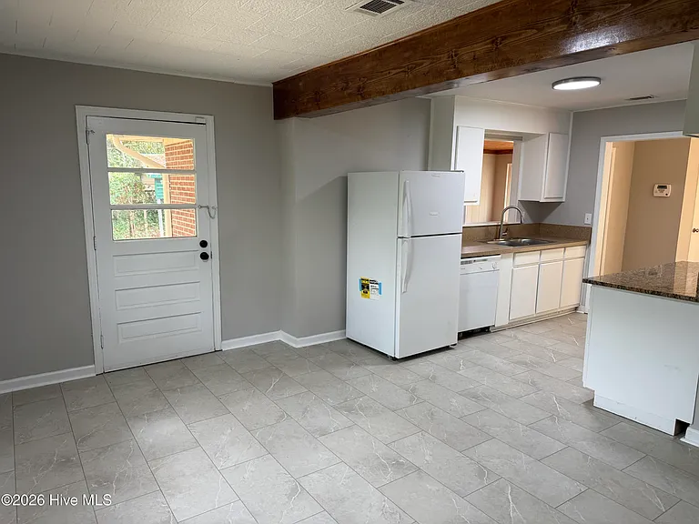 226 Sherwood Dr — Photo 7