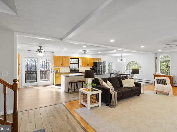 56 Bentwood Rd, Drums, PA 18222