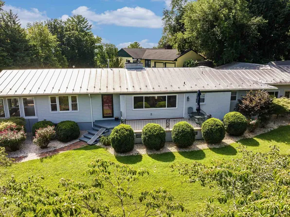 108 Overlook Rd, Staunton, VA 24401