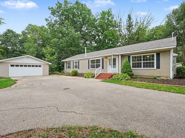 6254 Indian Lake Dr, Gladwin, MI 48624