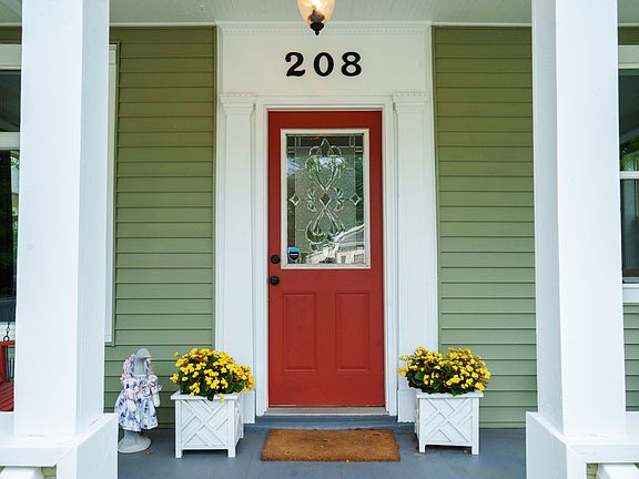 2nd image of 208 C St