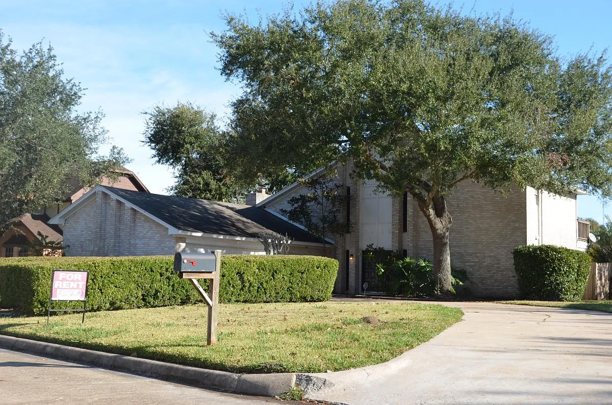 3915 Panorama Drive — Photo 2