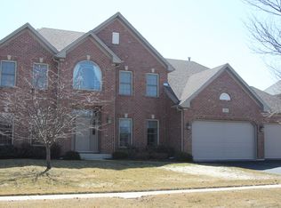 215 Holly Ln, Oswego, IL 60543