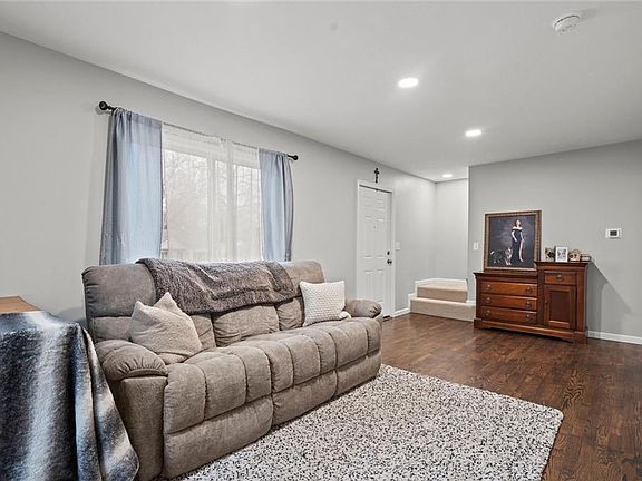 5th image of 6731 Sterling Ave