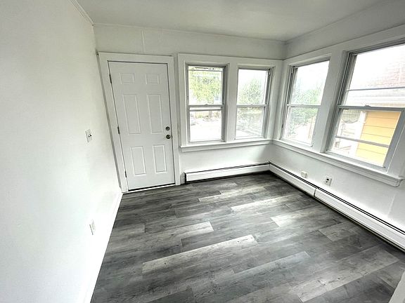 3rd image of 11 Saint Peters Pl #0