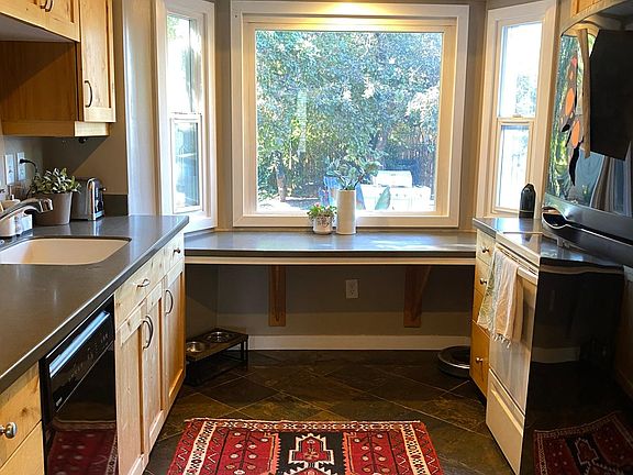 4th image of 2516 E Elm Ave