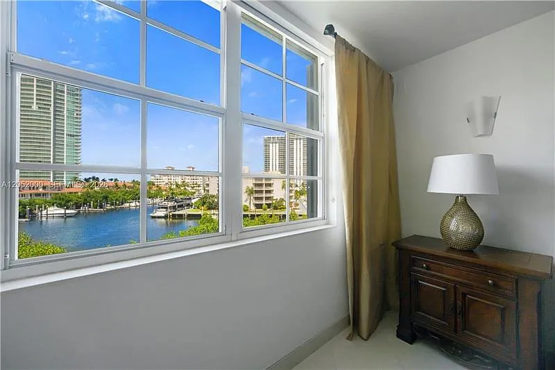 2 bed, $3,250 — Photo 2