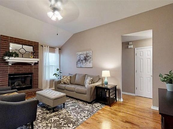 4th image of 2306 Kingsbury Dr