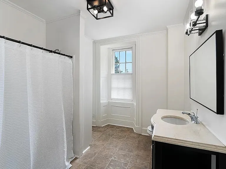 77 Coggeshall Ave #B — Photo 8