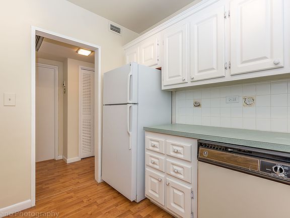 5th image of 5601 Collins Ave APT 512A