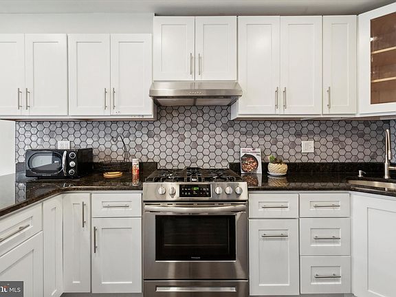 4th image of 7347 Rockwell Ave