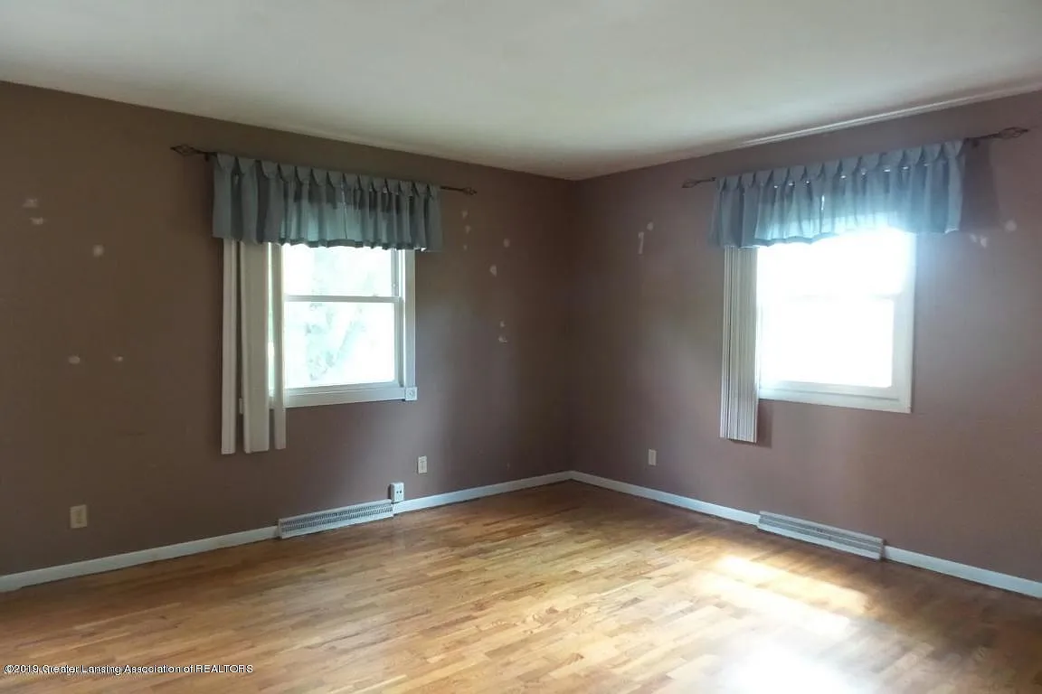 417 Iris Ave photo 1