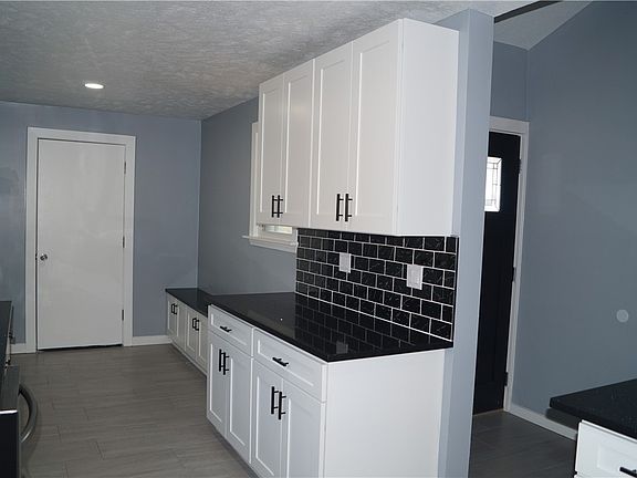 4th image of 412 Jane St