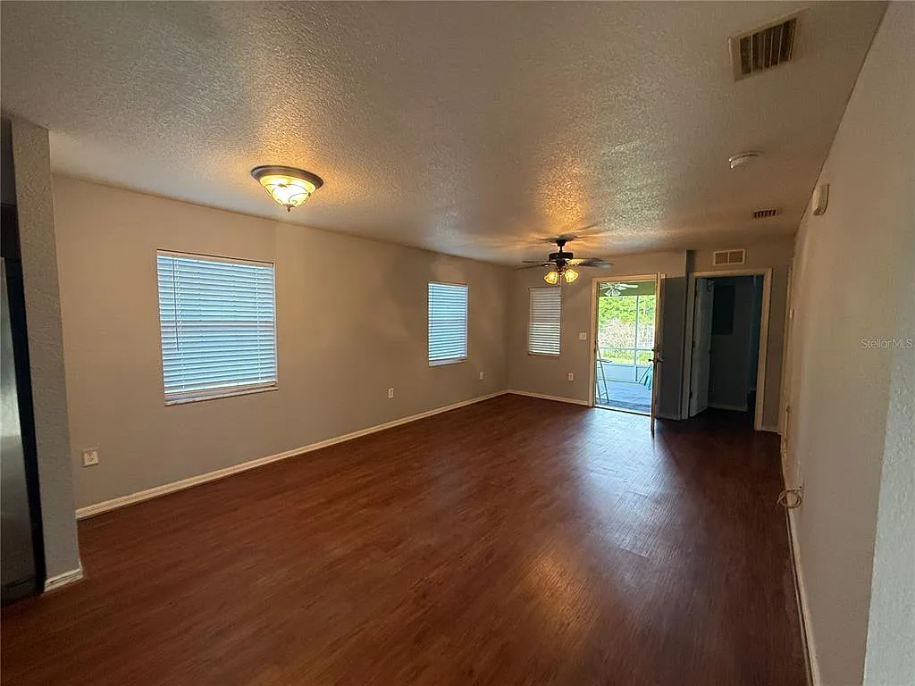 3 bed, 2.0 bath, 1133 sqft, $1,650 — Photo 4