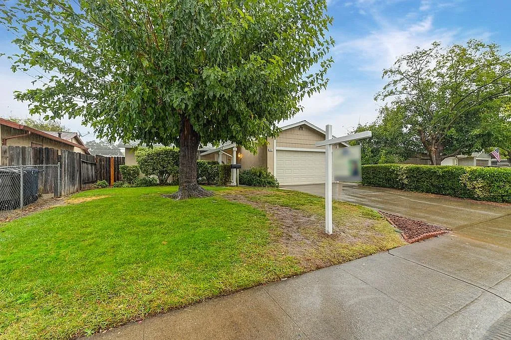 7612 Blackthorne Way photo 1