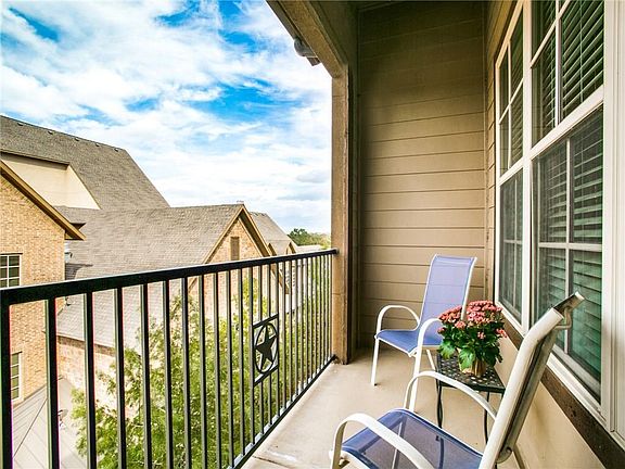 3rd image of 301 Watermere Dr APT 418