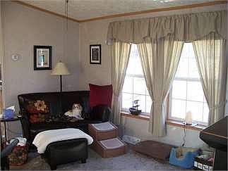 3rd image of 27 Laura Jean Ln