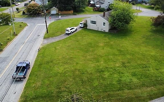 3rd image of 602 Apple Blossom Rd