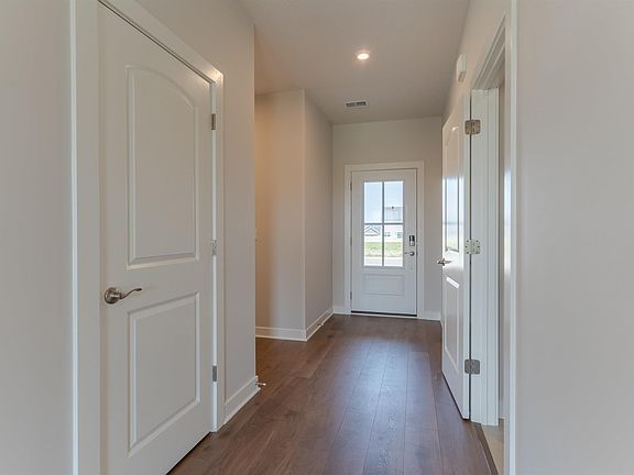 3rd image of 3163 Goswell Dr