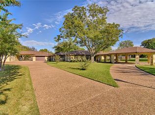 220 Creekwood Dr, Mansfield, TX 76063