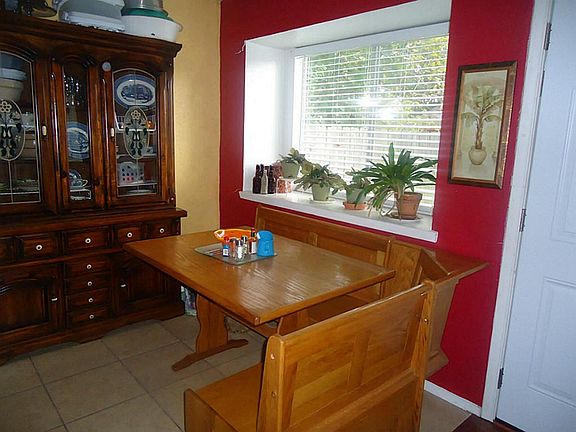 5th image of 15927 Rosebriar Dr