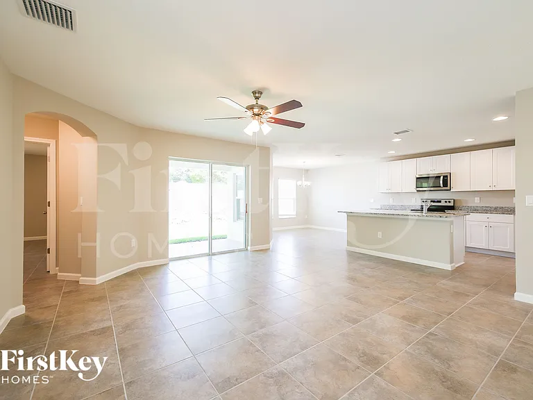 623 Lindbergh Way — Photo 3
