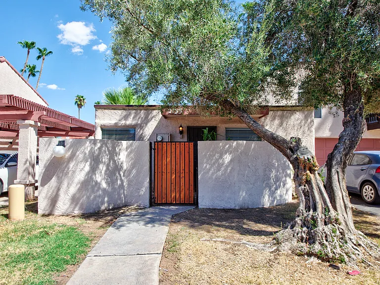 2133 E Sanos Dr — Photo 15