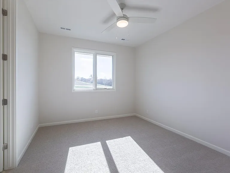 21911 Parkview Dr — Photo 43