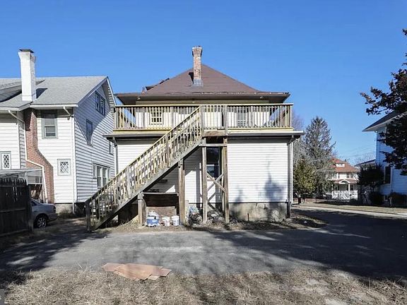 4th image of 1112 Collings Ave