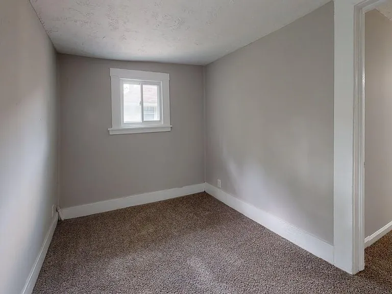 982 Collinwood Ave — Photo 8