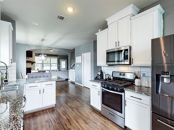 3rd image of 18421 Sunrise Maple Dr