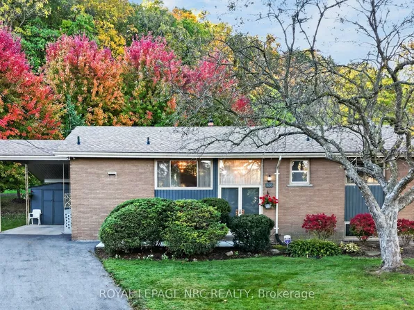 126 Woodside Dr, Saint Catharines, ON L2T 1X2