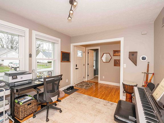 5th image of 479 Bunchberry Dr