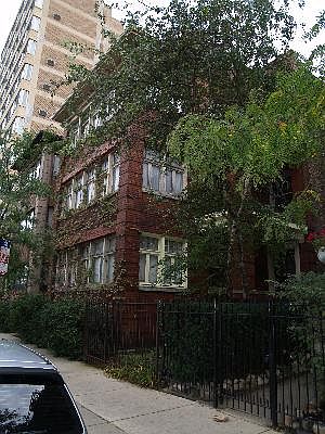 1st image of 811 W Lawrence Ave