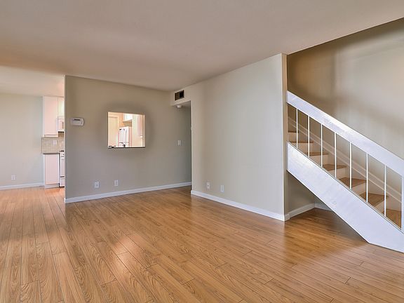 5th image of 2947 McKinley Dr
