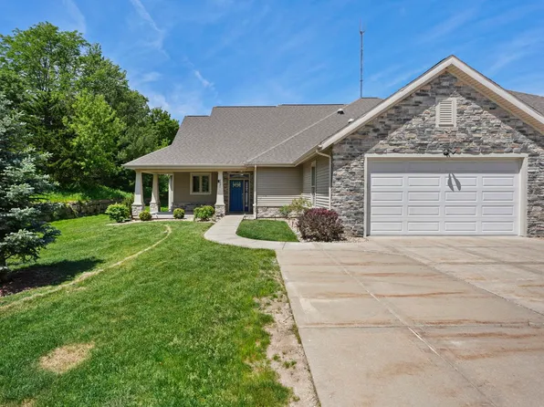 8221 Highview Dr, Madison, WI 53719