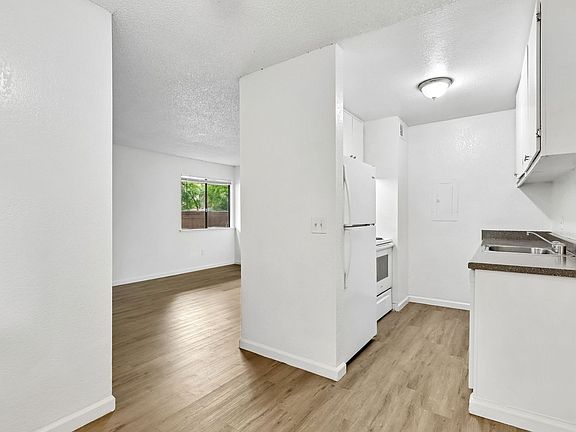 4th image of 2601 Howe Ave APT 37